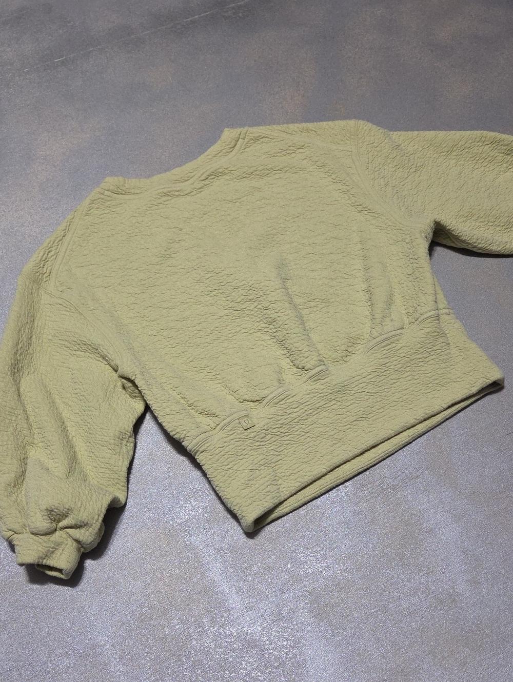 lululemon athletica Textured Cropped Crewneck in Light Olive